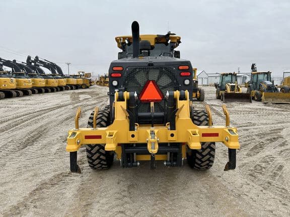 Image of John Deere 772G equipment image 3