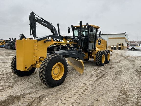 2023 John Deere 772G Equipment Image0