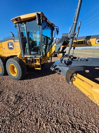 Image of John Deere 772G equipment image 1