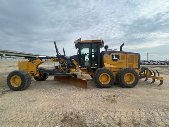 Image of John Deere 772G equipment image 1