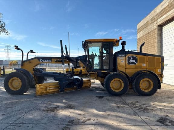 Image of John Deere 772G equipment image 1