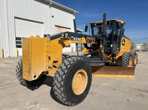 2023 John Deere 772G Image