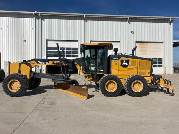 Image of John Deere 772G equipment image 1