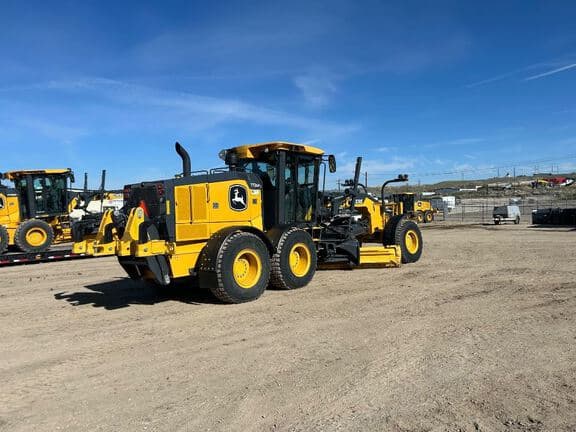 Image of John Deere 772G equipment image 2