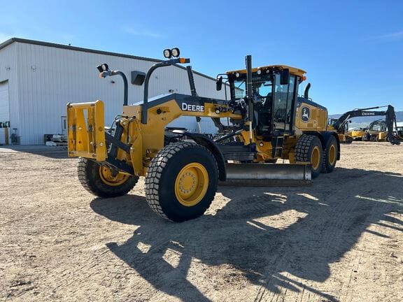 2023 John Deere 772G Equipment Image0