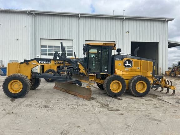 Image of John Deere 772G equipment image 1