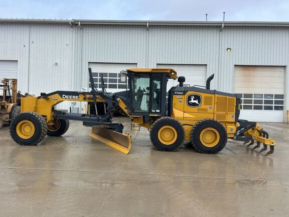 Image of John Deere 772G equipment image 1