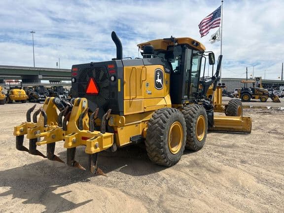 Image of John Deere 772G equipment image 4