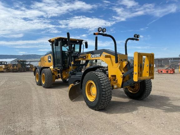 2023 John Deere 772G Equipment Image0
