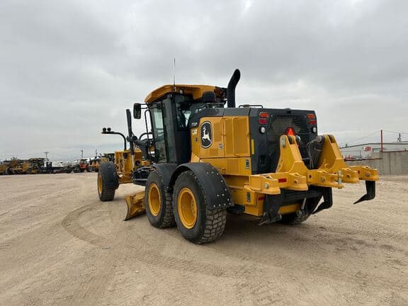 Image of John Deere 772G equipment image 2