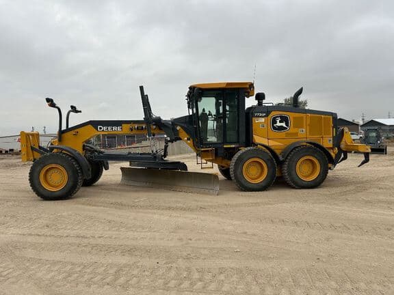 Image of John Deere 772G equipment image 1