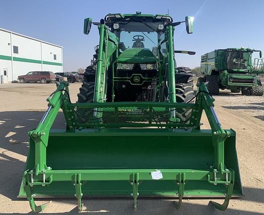 Image of John Deere 7R 210 equipment image 2