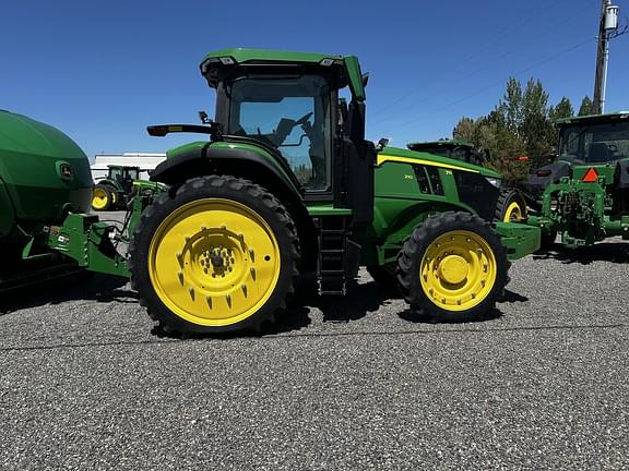 Image of John Deere 7R 210 equipment image 2