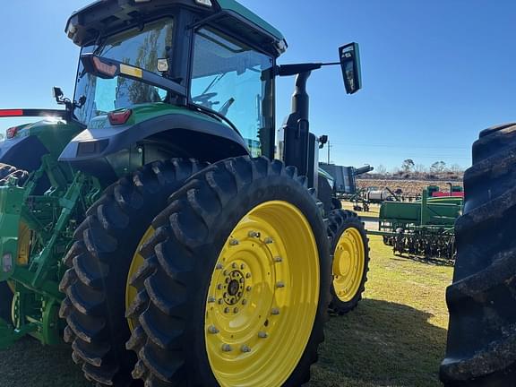 Image of John Deere 7R 210 equipment image 3