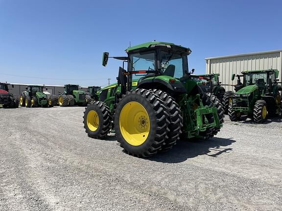 Image of John Deere 7R 210 equipment image 2