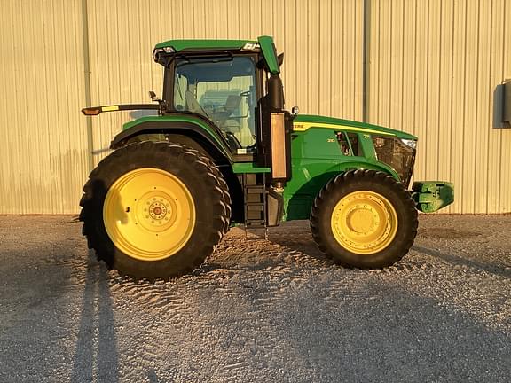 Image of John Deere 7R 210 Image 1