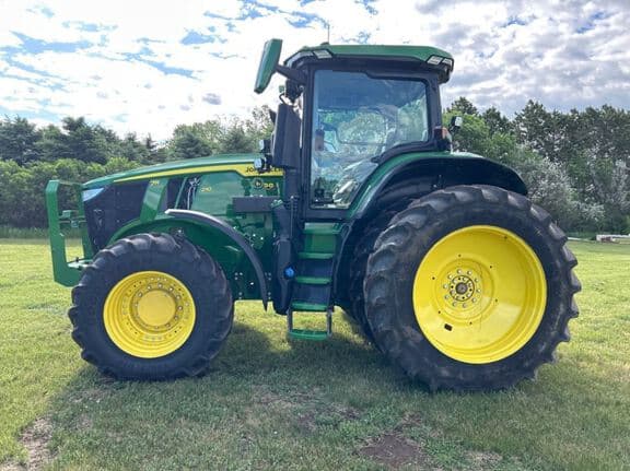 Image of John Deere 7R 210 equipment image 1