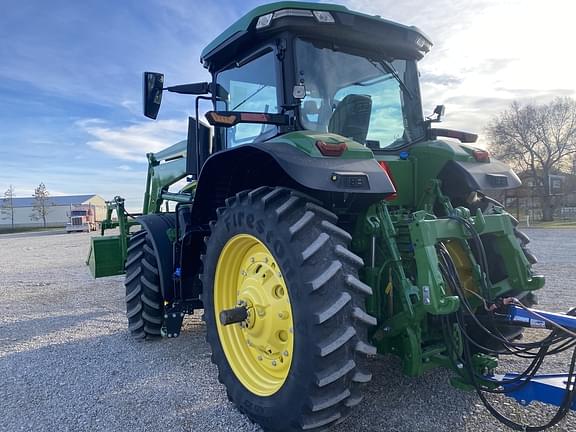 Image of John Deere 7R 210 equipment image 2