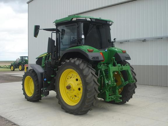 Image of John Deere 7R 210 equipment image 4