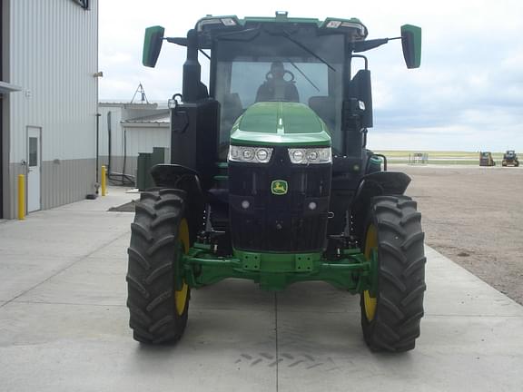 Image of John Deere 7R 210 equipment image 2