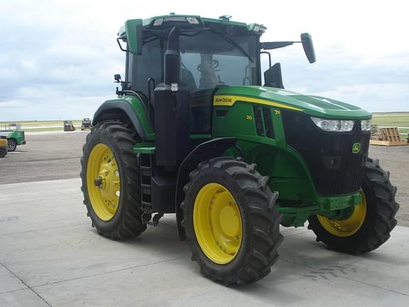 Image of John Deere 7R 210 equipment image 3