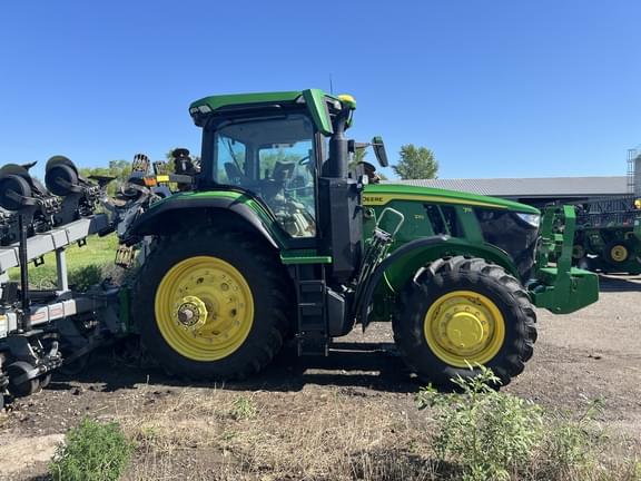 Image of John Deere 7R 210 equipment image 3