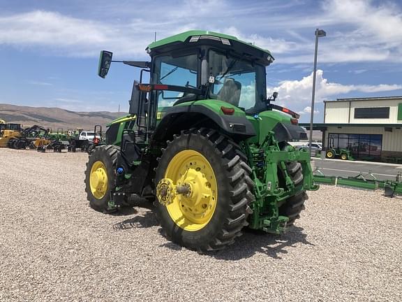 Image of John Deere 7R 210 equipment image 2