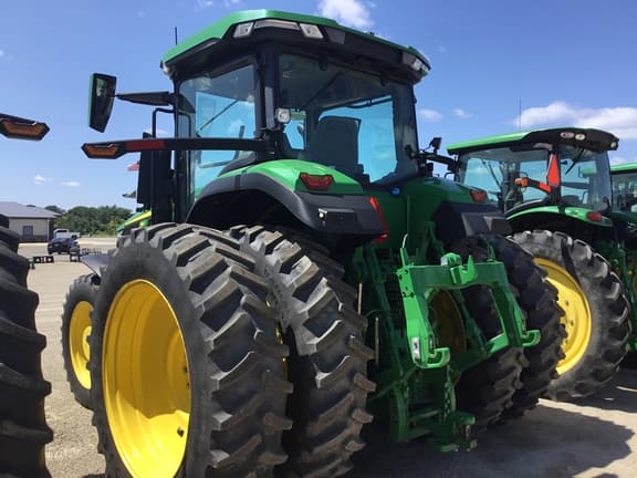 Image of John Deere 7R 210 equipment image 2