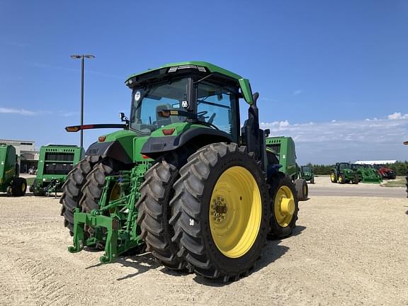 Image of John Deere 7R 210 equipment image 4