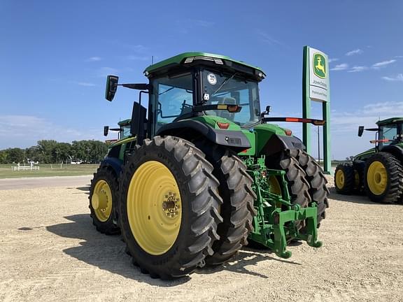 Image of John Deere 7R 210 equipment image 2