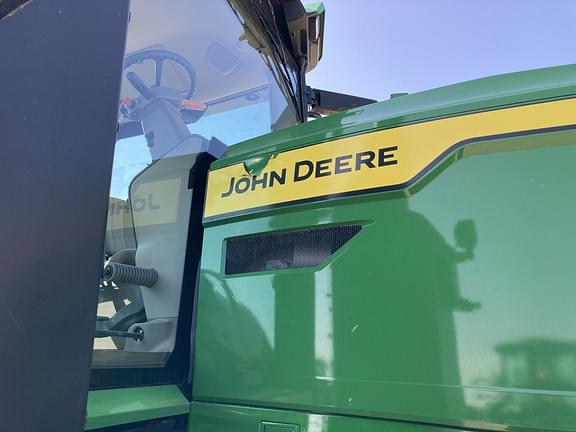 Image of John Deere 7R 210 equipment image 4