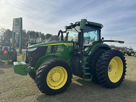 Image of John Deere 7R 210 equipment image 1