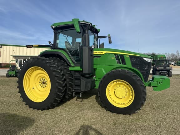 Image of John Deere 7R 210 equipment image 2