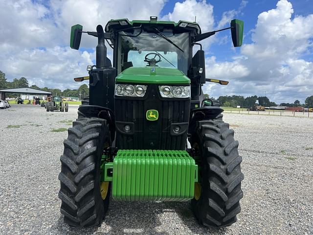 Image of John Deere 7R 210 equipment image 2