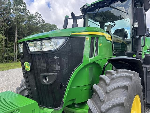 Image of John Deere 7R 210 equipment image 2