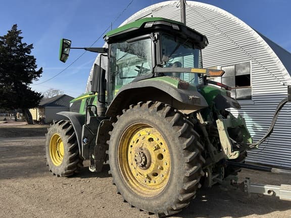 Image of John Deere 7R 210 equipment image 2