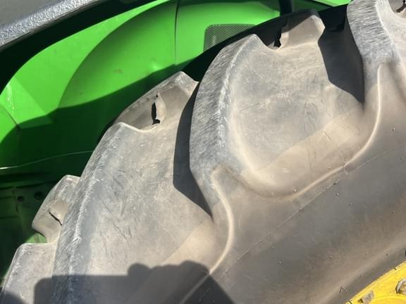 Image of John Deere 7R 210 equipment image 3