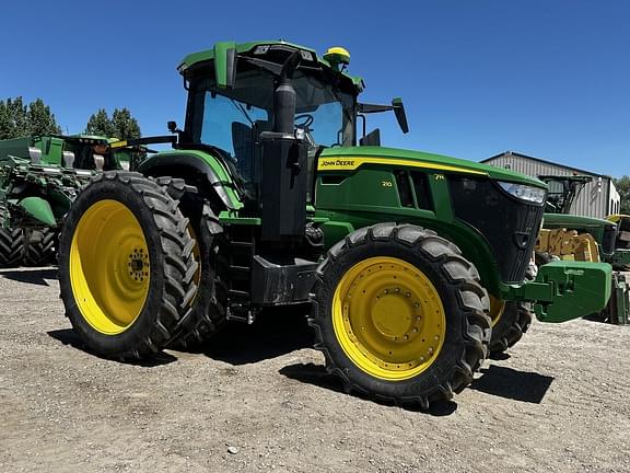 Image of John Deere 7R 210 equipment image 1