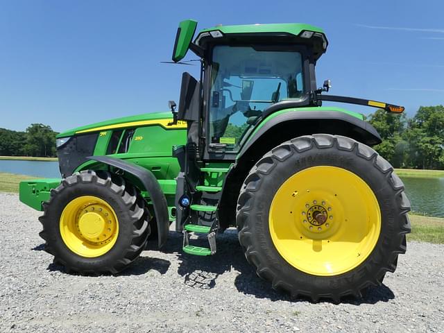 Image of John Deere 7R 210 equipment image 4