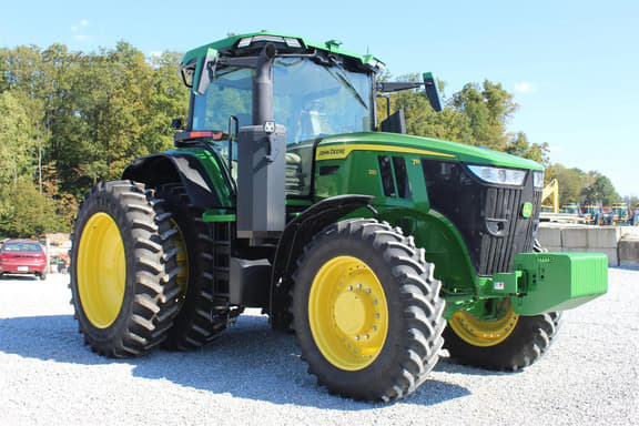 Image of John Deere 7R 210 equipment image 1