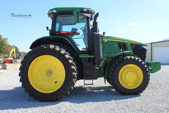 Image of John Deere 7R 210 equipment image 2