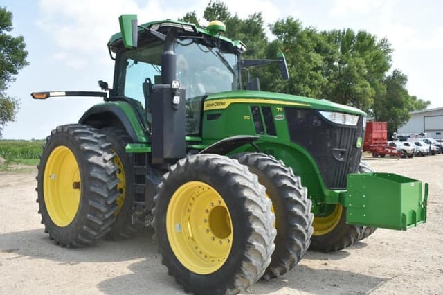 Image of John Deere 7R 210 equipment image 3