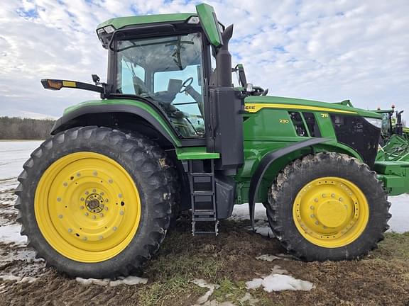 Image of John Deere 7R 230 equipment image 4