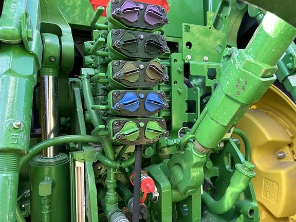 Image of John Deere 7R 230 equipment image 2