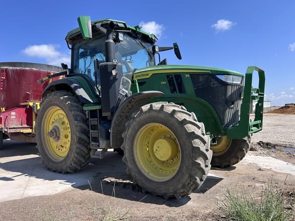 Image of John Deere 7R 230 equipment image 1