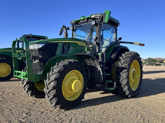 Image of John Deere 7R 230 equipment image 2