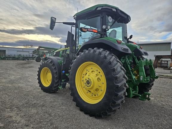 Image of John Deere 7R 230 equipment image 2