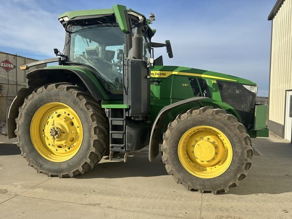 Image of John Deere 7R 230 equipment image 2