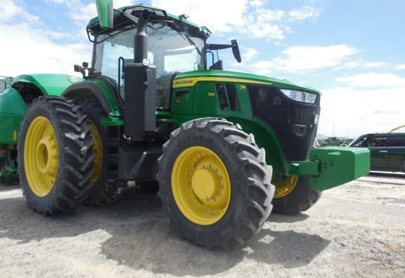 Image of John Deere 7R 230 equipment image 2