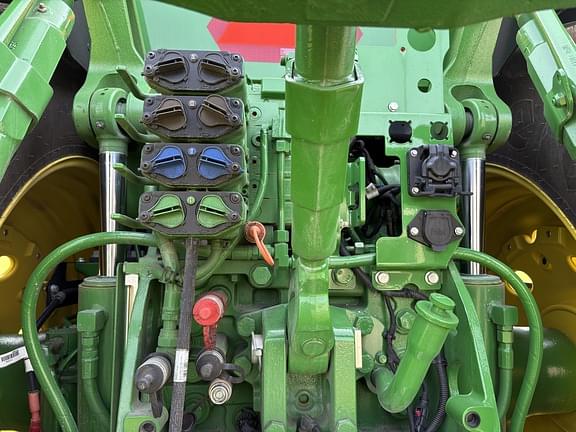 Image of John Deere 7R 230 equipment image 1